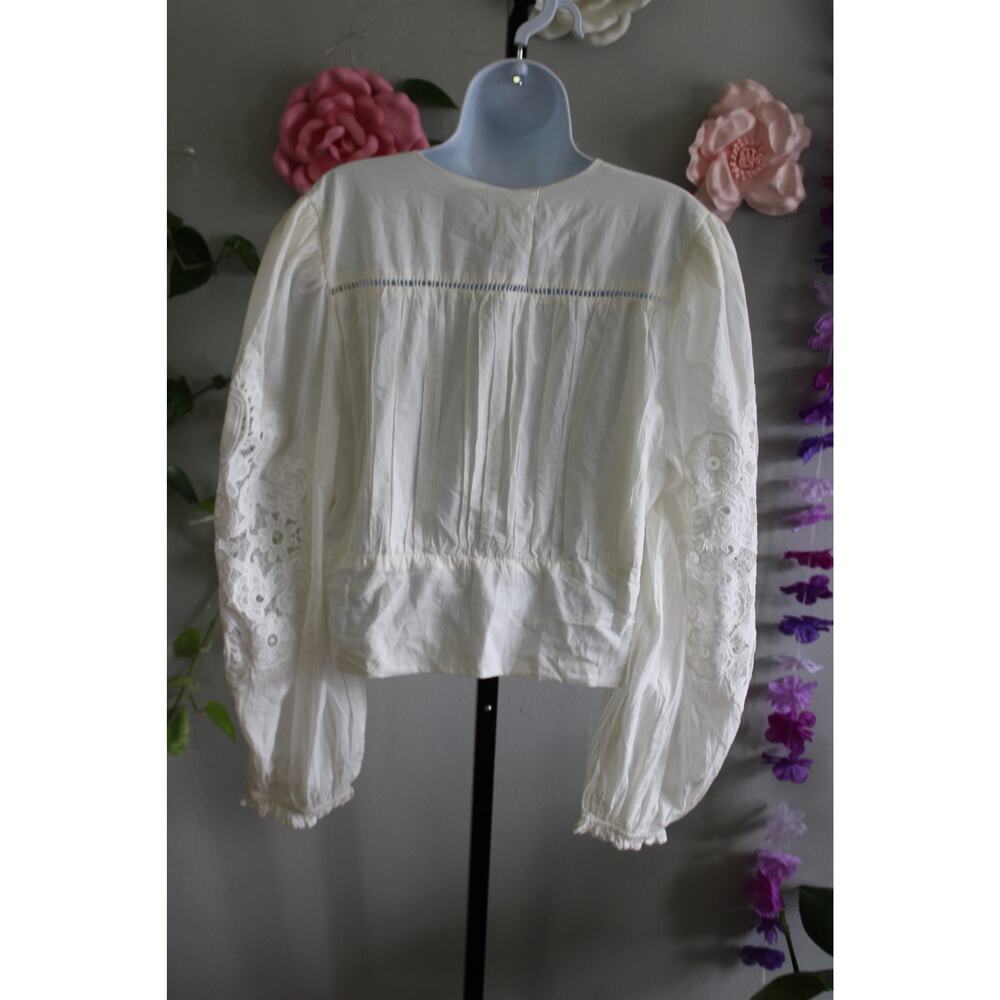 FARM Rio White Embroidered Lace Cropped Blouse Size L| NWT | MSRP $176 - Picture 4 of 16